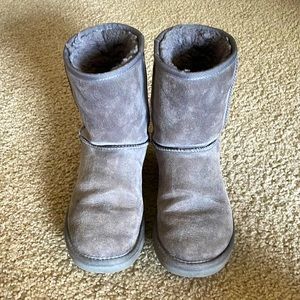 Grey uggs size 7 lightly worn, 1 mark on top of right shoe
